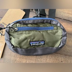 Patagonia Ultralight Black Hole® Mini Hip Pack 1L Dark Green